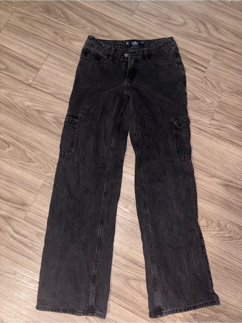 Hollister Low-Rise Baggy Black Wide-Leg Cargo Jeans